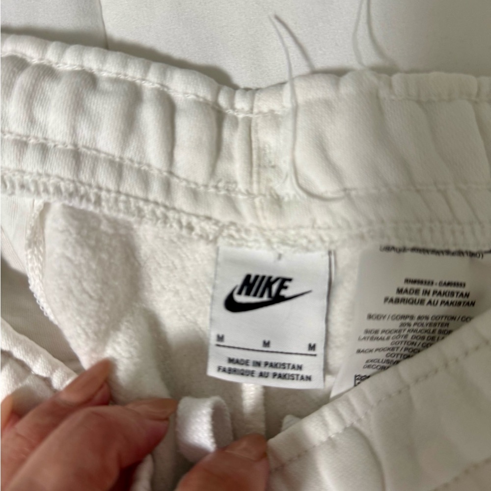 Nike White Knit Athletic Shorts - Men’s Medium - Picture 3 of 4